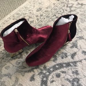 Alice + Olivia Paxton velvet ankle booties 10 40